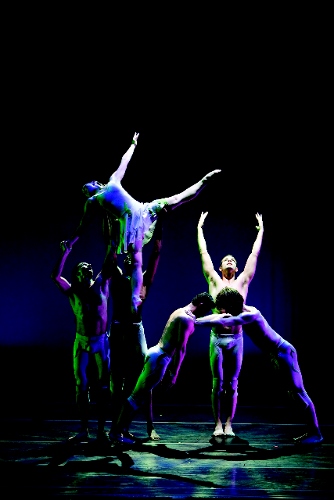 Dance Kaleidoscope dancers in David Hochoy's 'iconoGlass'. Photo courtesy of Dance Kaleidoscope.