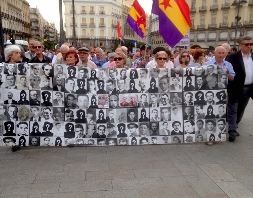 Demonstration at the Puerta del Sol, Madrid, Spain, June 11, 2015, demanding the government help them locate their loved ones, buried in mass graves, so they can receive a proper burial.
