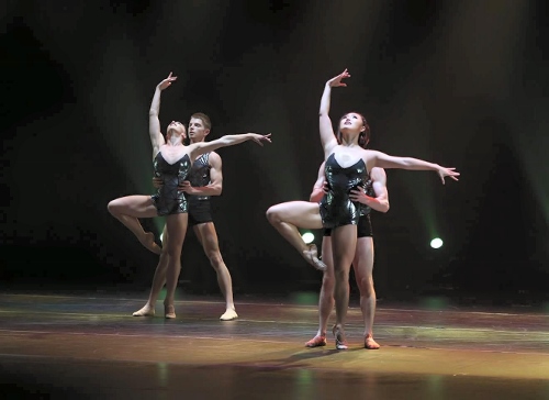 Complexions dancers in Dwight Rhoden's 'Strum.'