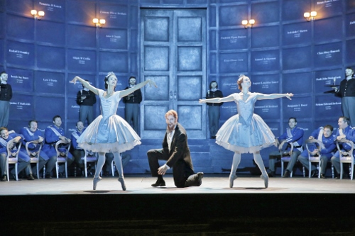 Susan Vishmid (dancer), Tim Mix (Capulet), and Beth Miller (dancer) in 'Roméo et Juliette.'
