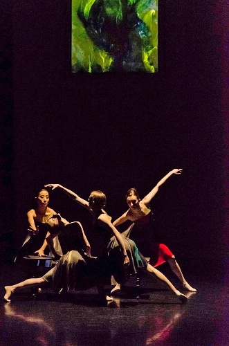 Grand Rapids Ballet dancers in Penny Saunders' 'In Frame.'